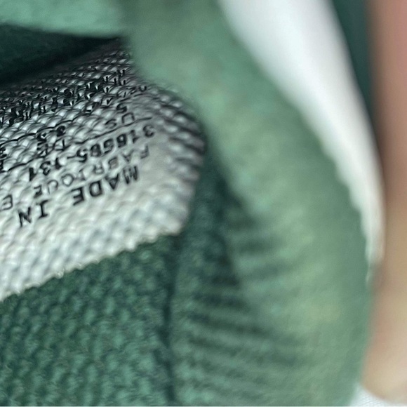 Get the much-needed advice and guidance when raising a newborn with this charmin - Picture 8 of 9